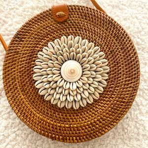 Street level round rattan bag